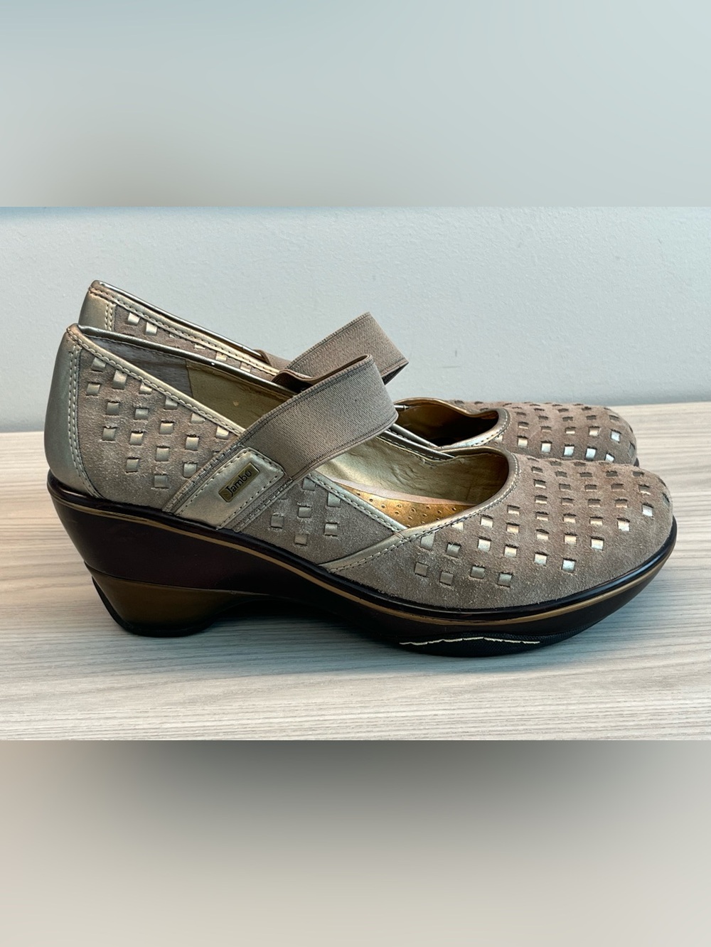 Jambu Hidden Wedge Taupe Suede Comfort Mary Jane Shoes—Women’s 11M
